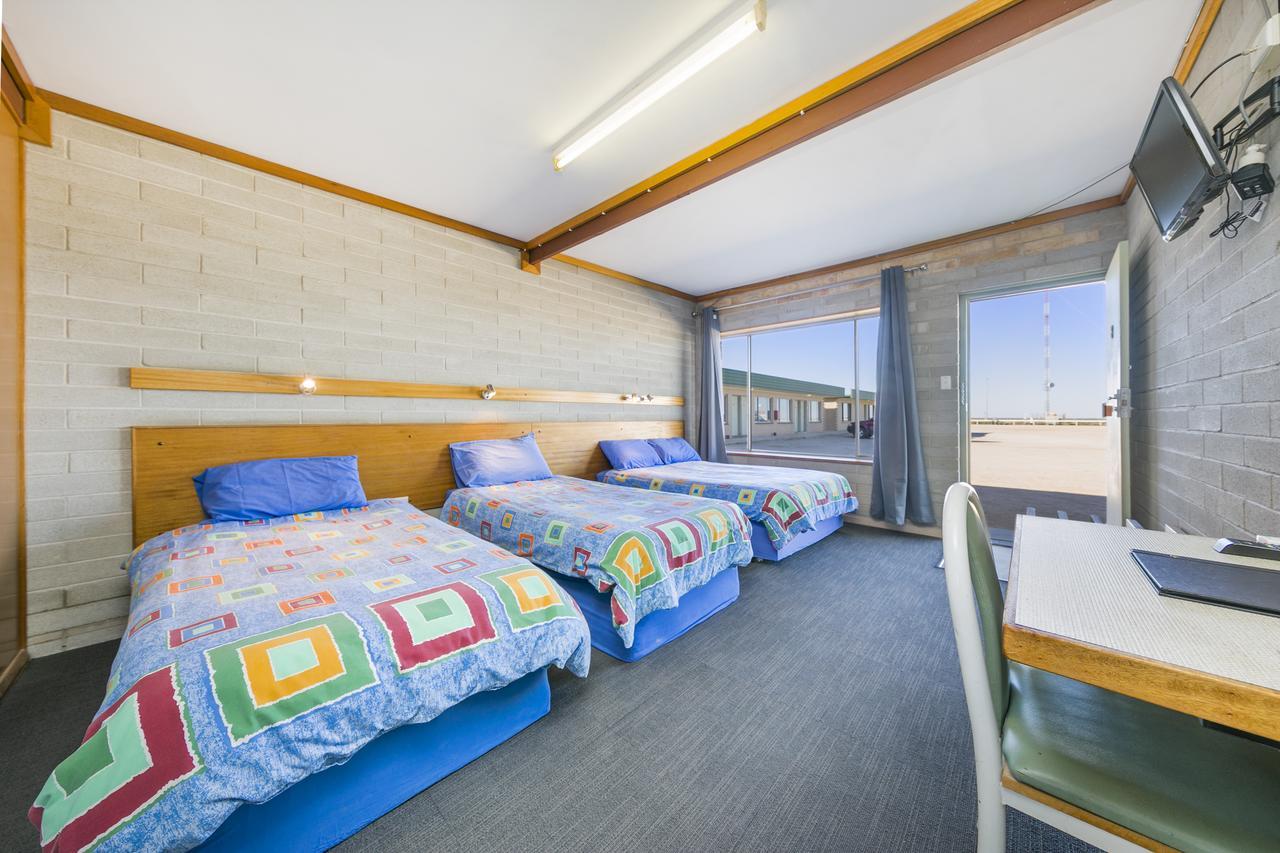 Nullarbor Roadhouse Hotel Buitenkant foto
