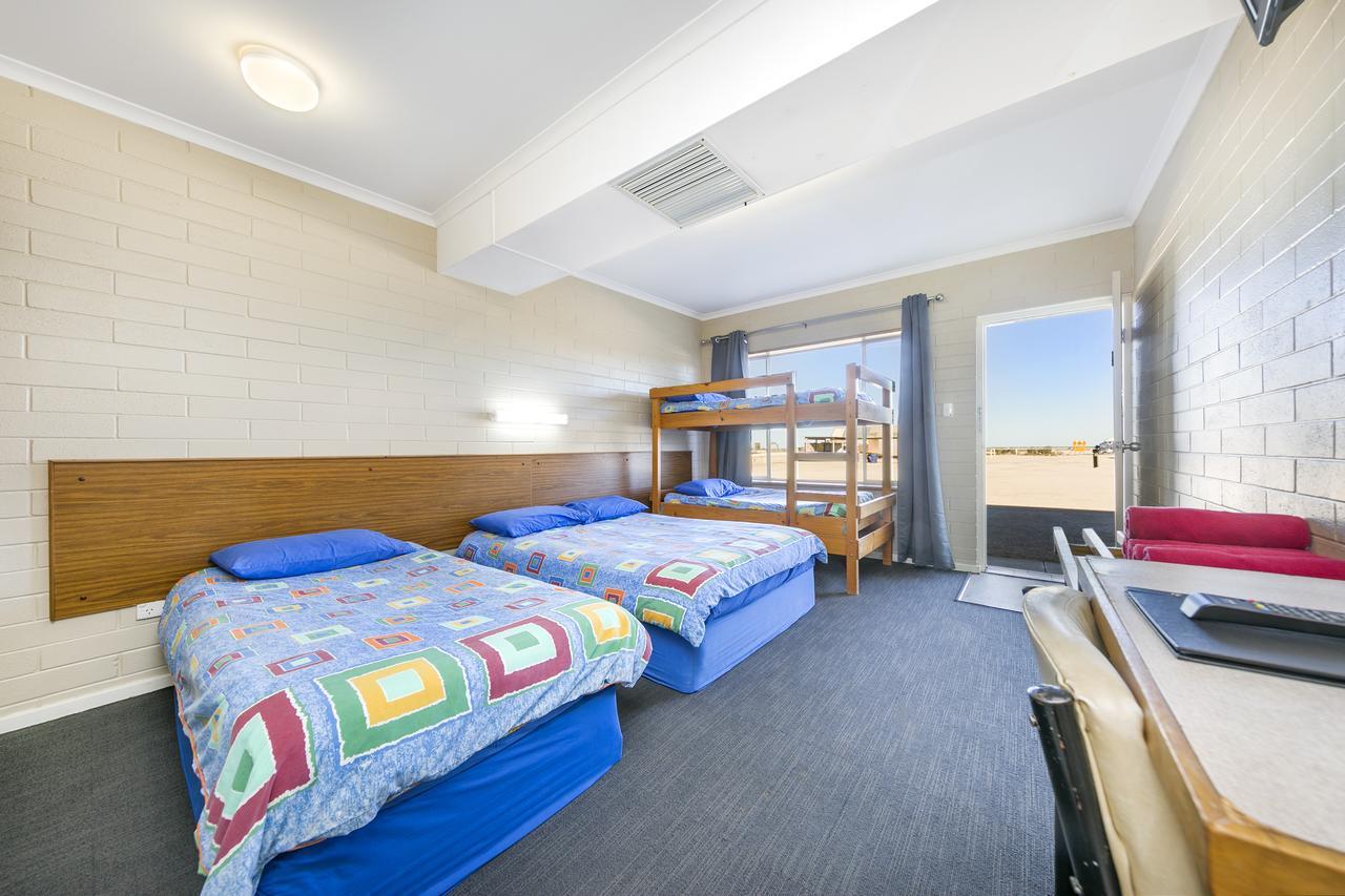 Nullarbor Roadhouse Hotel Buitenkant foto