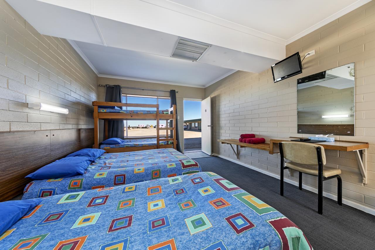 Nullarbor Roadhouse Hotel Buitenkant foto